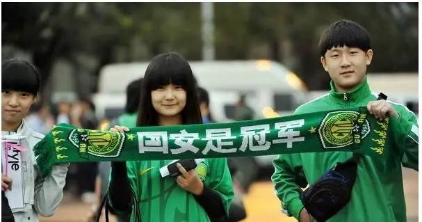 踢球教练足球冠军是什么电影_足球冠军教练踢球是谁_足球教练获奖